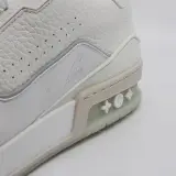 Paar sneakers, maat 10, Louis Vuitton, FD 0212 – foto 5 – kavel bij Domeinen Roerende Zaken, Groningen