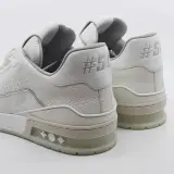 Paar sneakers, maat 10, Louis Vuitton, FD 0212 – foto 7 – kavel bij Domeinen Roerende Zaken, Groningen