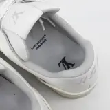 Paar sneakers, maat 10, Louis Vuitton, FD 0212 – foto 10 – kavel bij Domeinen Roerende Zaken, Groningen