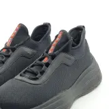 Paar sneakers, maat 9, Prada, 4E3406 – foto 3 – kavel bij Domeinen Roerende Zaken, Groningen