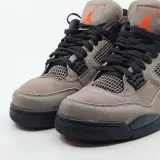 Paar sneakers, maat 44,5, Air Jordan, DB0732-200 – foto 2 – kavel bij Domeinen Roerende Zaken, Groningen