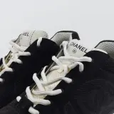 Paar sneakers, maat 45, Chanel, W G45078 – foto 5 – kavel bij Domeinen Roerende Zaken, Groningen
