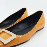 Paar instappers, maat 36, Roger Vivier – foto 3 – kavel bij Domeinen Roerende Zaken, Groningen