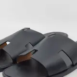 Paar slippers, maat 43, Hermès, AF7041141ZH2501 – foto 3 – kavel bij Domeinen Roerende Zaken, Groningen