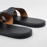 Paar slippers, maat 43, Hermès, AF7041141ZH2501 – foto 6 – kavel bij Domeinen Roerende Zaken, Groningen