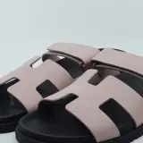 Paar sandalen, maat 40, Hermès, FR1 222299Z 40 2409 – foto 3 – kavel bij Domeinen Roerende Zaken, Groningen