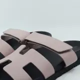 Paar sandalen, maat 40, Hermès, FR1 222299Z 40 2409 – foto 4 – kavel bij Domeinen Roerende Zaken, Groningen