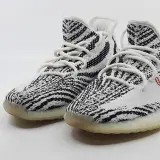 Paar sneakers, maat 43 1/3, Adidas Yeezy, CP9654 – foto 2 – kavel bij Domeinen Roerende Zaken, Groningen