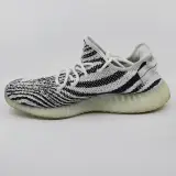 Paar sneakers, maat 43 1/3, Adidas Yeezy, CP9654 – foto 5 – kavel bij Domeinen Roerende Zaken, Groningen
