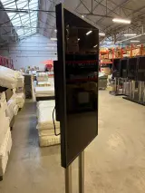 Samsung OM46N 46 inch professioneel scherm inclusief vloerstatief – foto 7 – kavel bij Onlineveilingmeester, Hoogeveen