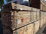 Ca. 45x Douglas Planken Fijnbezaagd, 43x200mm, lengte 300cm – foto 4 – kavel bij Onlineveilingmeester