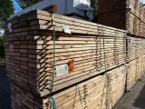 Ca. 45x Douglas Planken Fijnbezaagd, 43x200mm, lengte 300cm – foto 4 – kavel bij Onlineveilingmeester