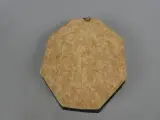 Oud octagonaal wanddecoratie met camee – foto 3 – kavel bij De Kringwinkel, Diest