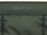 VEE Collective gewatteerde schoudertas - donkergroen - vegan & gerecycleerde materialen - nieuw – foto 2 – kavel bij De Kringwinkel, Antwerpen