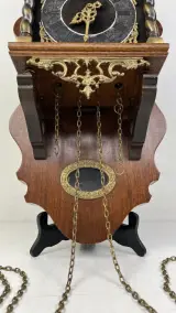 Zaanse wandklok Warmink Wuba mechanisch met Atlasfiguur en ruiterslinger – foto 6 – kavel bij De Kringwinkel, Waardamme