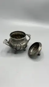 Tinnen koffie- en theeservies neorococo 3-delig met cannelures – foto 4 – kavel bij De Kringwinkel, Waardamme