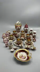 Miniatuur porselein Limoges France Fragonard verzamelset bordeaux en goud – foto 5 – kavel bij De Kringwinkel, Waardamme