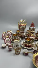 Miniatuur porselein Limoges France Fragonard verzamelset bordeaux en goud – foto 8 – kavel bij De Kringwinkel, Waardamme