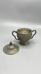 Suikerpot tin met deksel oren vintage klassiek tafelservies – foto 3 – kavel bij De Kringwinkel, Waardamme