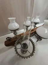 Grote Rustieke Antieke Stijl Hanglamp – 6-Lichts Petroleummodel op Robuuste Houten Balk – foto 3 – kavel bij De Kringwinkel, Waardamme