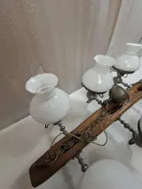 Grote Rustieke Antieke Stijl Hanglamp – 6-Lichts Petroleummodel op Robuuste Houten Balk – foto 4 – kavel bij De Kringwinkel, Waardamme