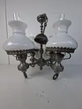 Prachtige Antieke Stijl Hanglamp / Kroonluchter met Opaalglazen Kappen – foto 5 – kavel bij De Kringwinkel, Waardamme