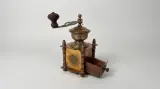 Koffiemolen Koper Messing Vintage Barokstijl Handmolen Decoratief – kavel bij De Kringwinkel, Waardamme