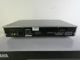 Yamaha CD-S303 - Hoogwaardige Hifi CD-Speler met USB (Zilver) – foto 9 – kavel bij De Kringwinkel, Heverlee