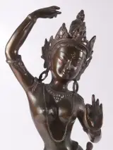 Decoratief beeld van een dansende godin of tempeldanseres – foto 2 – kavel bij De Kringwinkel, Heverlee