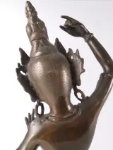 Decoratief beeld van een dansende godin of tempeldanseres – foto 7 – kavel bij De Kringwinkel, Heverlee