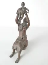 Bronzen tribaal beeld – Moeder met kind – foto 2 – kavel bij De Kringwinkel, Heverlee
