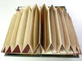 Vintage vinylopbergset met koffer, platenrekken en platenalbums – foto 11 – kavel bij De Kringwinkel, Heverlee