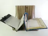 Vintage vinylopbergset met koffer, platenrekken en platenalbums – foto 3 – kavel bij De Kringwinkel, Heverlee