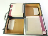 Vintage vinylopbergset met koffer, platenrekken en platenalbums – foto 10 – kavel bij De Kringwinkel, Heverlee