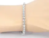Witgouden tennisarmband met briljant geslepen diamanten – foto 2 – kavel bij Onlineveilingmeester
