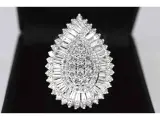 Exclusieve witgouden druppelvormige entourage ring met diamanten – foto 5 – kavel bij Onlineveilingmeester