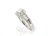 Platina ring met een natuurlijke prinses en briljant geslepen diamanten – foto 4 – kavel bij Onlineveilingmeester