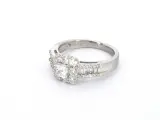 Platina ring met een natuurlijke prinses en briljant geslepen diamanten – foto 7 – kavel bij Onlineveilingmeester