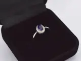Witgouden entourage ring met diamanten en saffier – foto 11 – kavel bij Onlineveilingmeester
