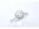Witgouden entourage ring met diamanten en centraal een 0.50 carat diamant – foto 3 – kavel bij Onlineveilingmeester