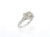 Witgouden ring met natuurlijke diamanten waarvan een grote Radiant geslepen diamant en meerdere kleine briljanten – foto 4 – kavel bij Onlineveilingmeester