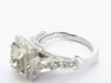 Witgouden ring met natuurlijke diamanten waarvan een grote Radiant geslepen diamant en meerdere kleine briljanten – foto 10 – kavel bij Onlineveilingmeester