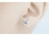 Witgouden oorbellen met twee solitaire diamanten van 1.00 carat totaal – foto 2 – kavel bij Onlineveilingmeester