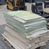 Vergadertafel met 10x stoel en ca. 70 m² laminaatvloer – foto 12 – kavel bij Onlineveilingmeester, Raalte