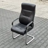 Vergadertafel met 10x stoel en ca. 70 m² laminaatvloer – foto 6 – kavel bij Onlineveilingmeester, Raalte