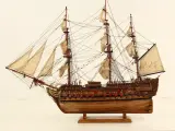 HMS VICTORY 1765 - indrukwekkend handgemaakt houten zeilschip - 75 cm - maritiem verzamelobject – foto 2 – kavel bij De Kringwinkel, Antwerpen