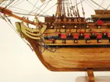 HMS VICTORY 1765 - indrukwekkend handgemaakt houten zeilschip - 75 cm - maritiem verzamelobject – foto 7 – kavel bij De Kringwinkel, Antwerpen