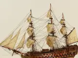 HMS VICTORY 1765 - indrukwekkend handgemaakt houten zeilschip - 75 cm - maritiem verzamelobject – foto 9 – kavel bij De Kringwinkel, Antwerpen