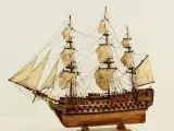 HMS VICTORY 1765 - indrukwekkend handgemaakt houten zeilschip - 75 cm - maritiem verzamelobject – foto 10 – kavel bij De Kringwinkel, Antwerpen