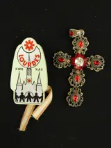 Lot diverse religieuze en devotionele voorwerpen, paternosters, Mariabeelden, kruisjes en een devotiekistje – foto 7 – kavel bij De Kringwinkel, Antwerpen